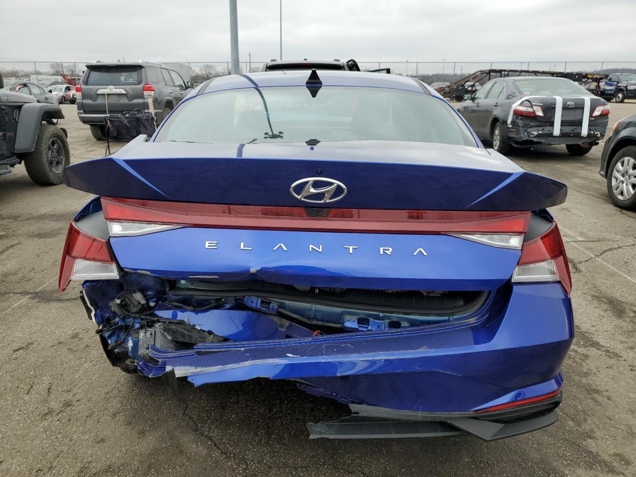 2023 HYUNDAI ELANTRA SE - Фото 6