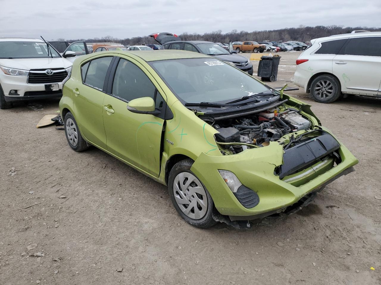 2016 TOYOTA PRIUS C - Фото 4