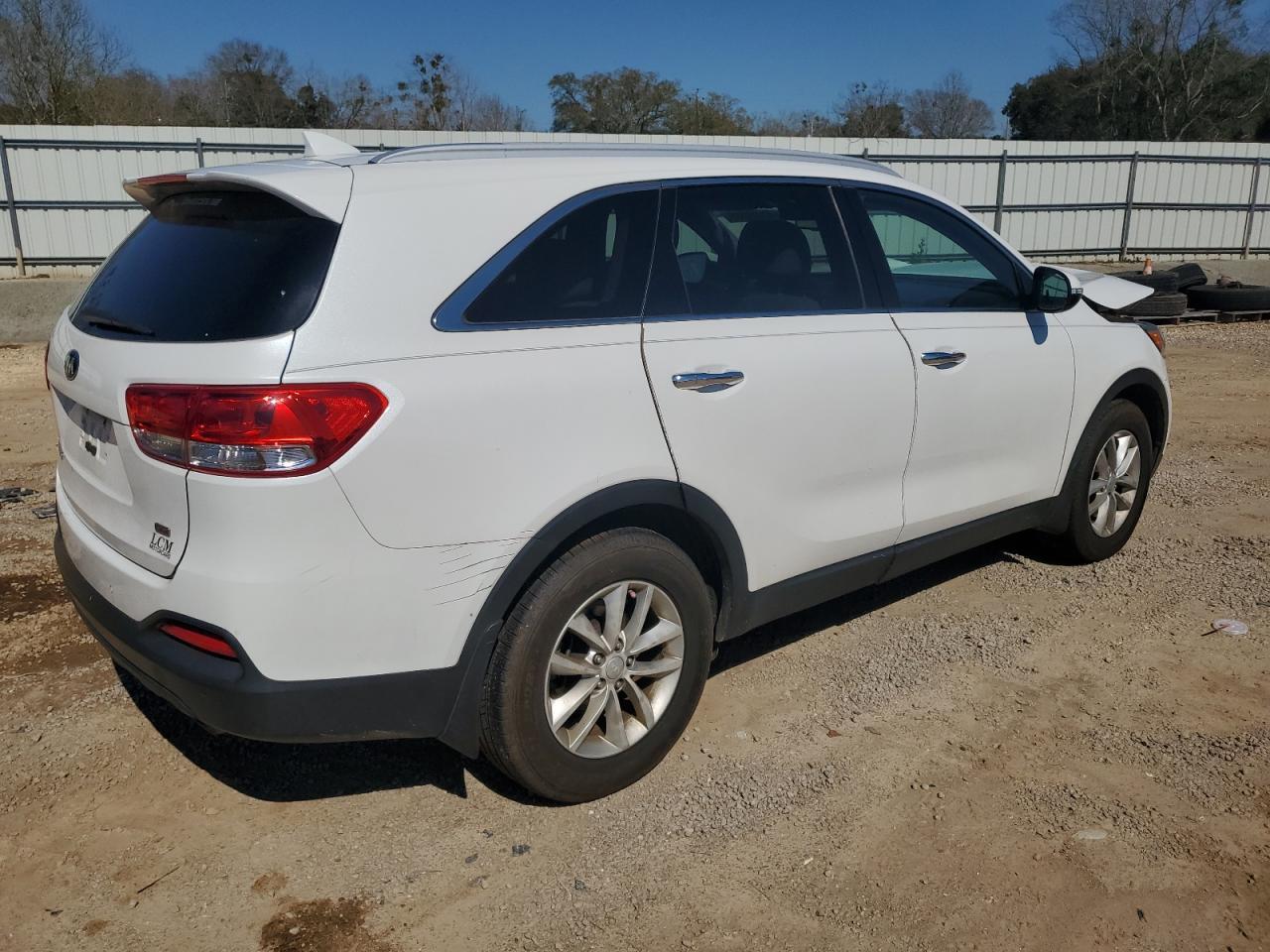 2017 KIA SORENTO LX - Image 3