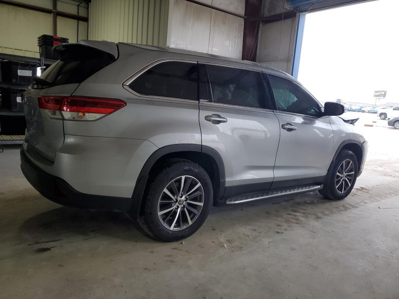 2019 TOYOTA HIGHLANDER - Image 3