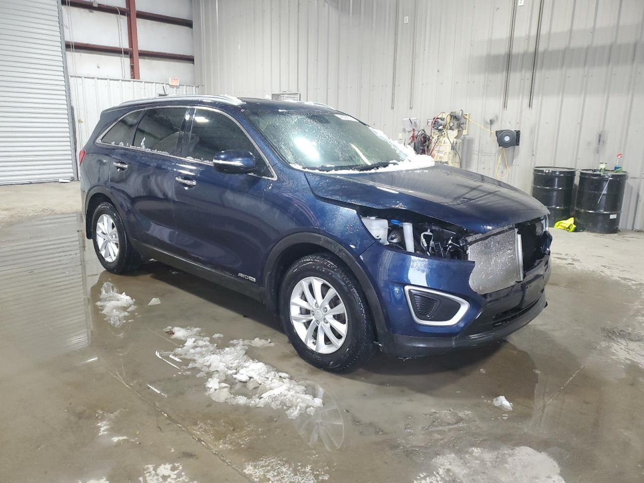 2017 KIA SORENTO LX - Image 4