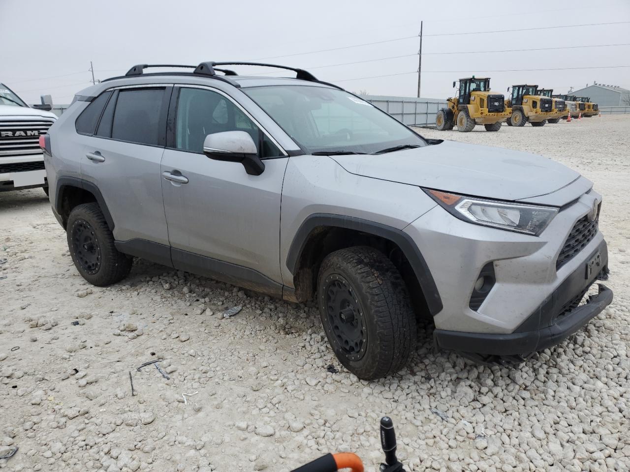 2020 TOYOTA RAV4 XLE - Image 4
