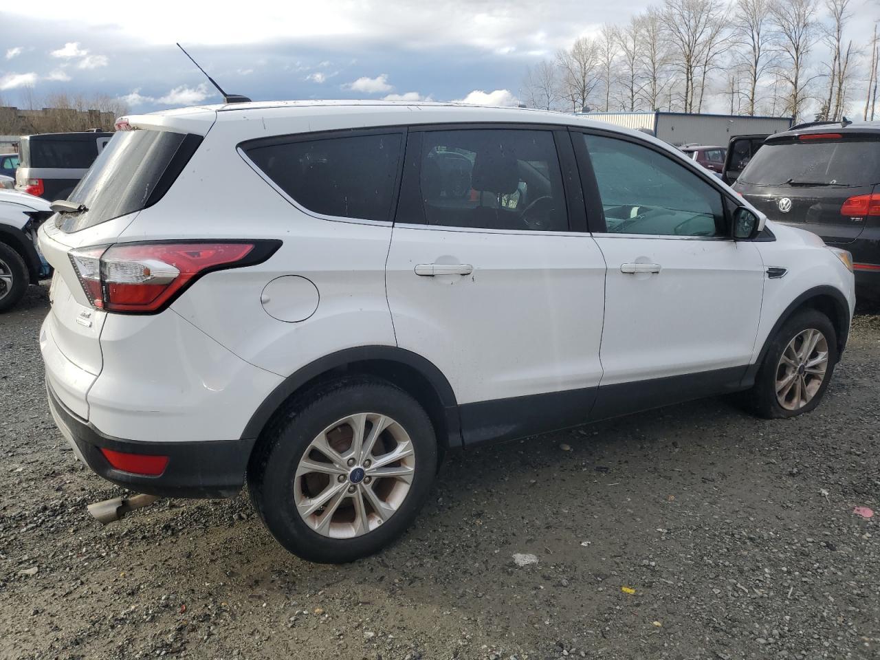 2017 FORD ESCAPE SE - Фото 3