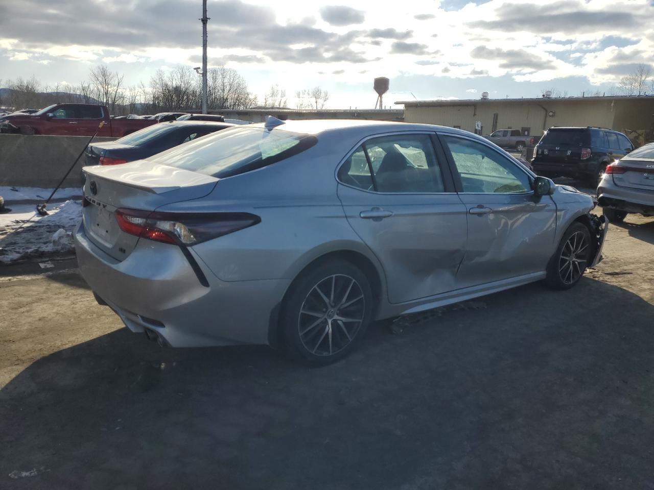 2021 TOYOTA CAMRY SE - Image 3