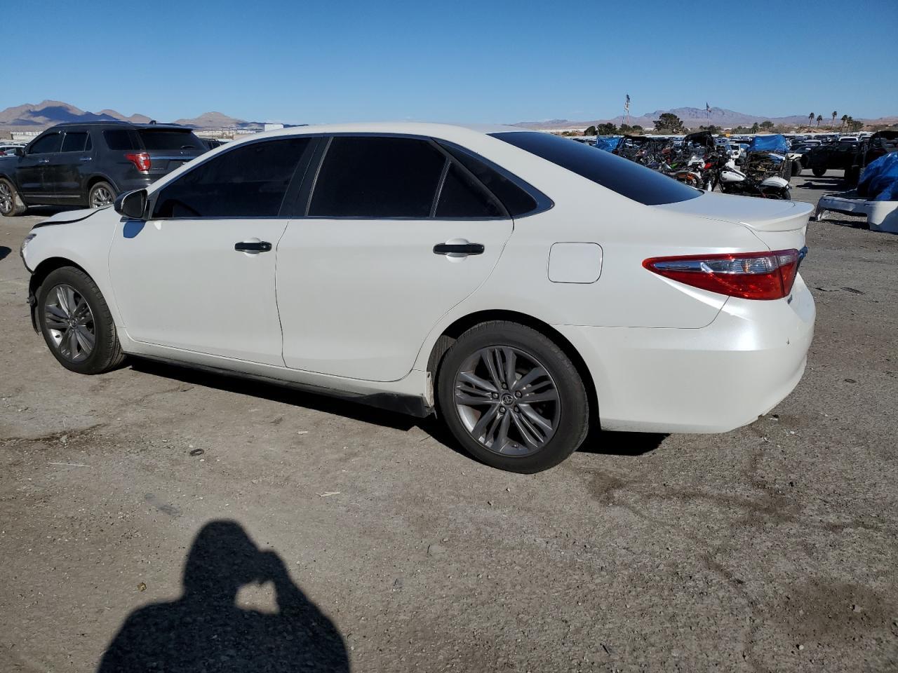2016 TOYOTA CAMRY LE - Image 2