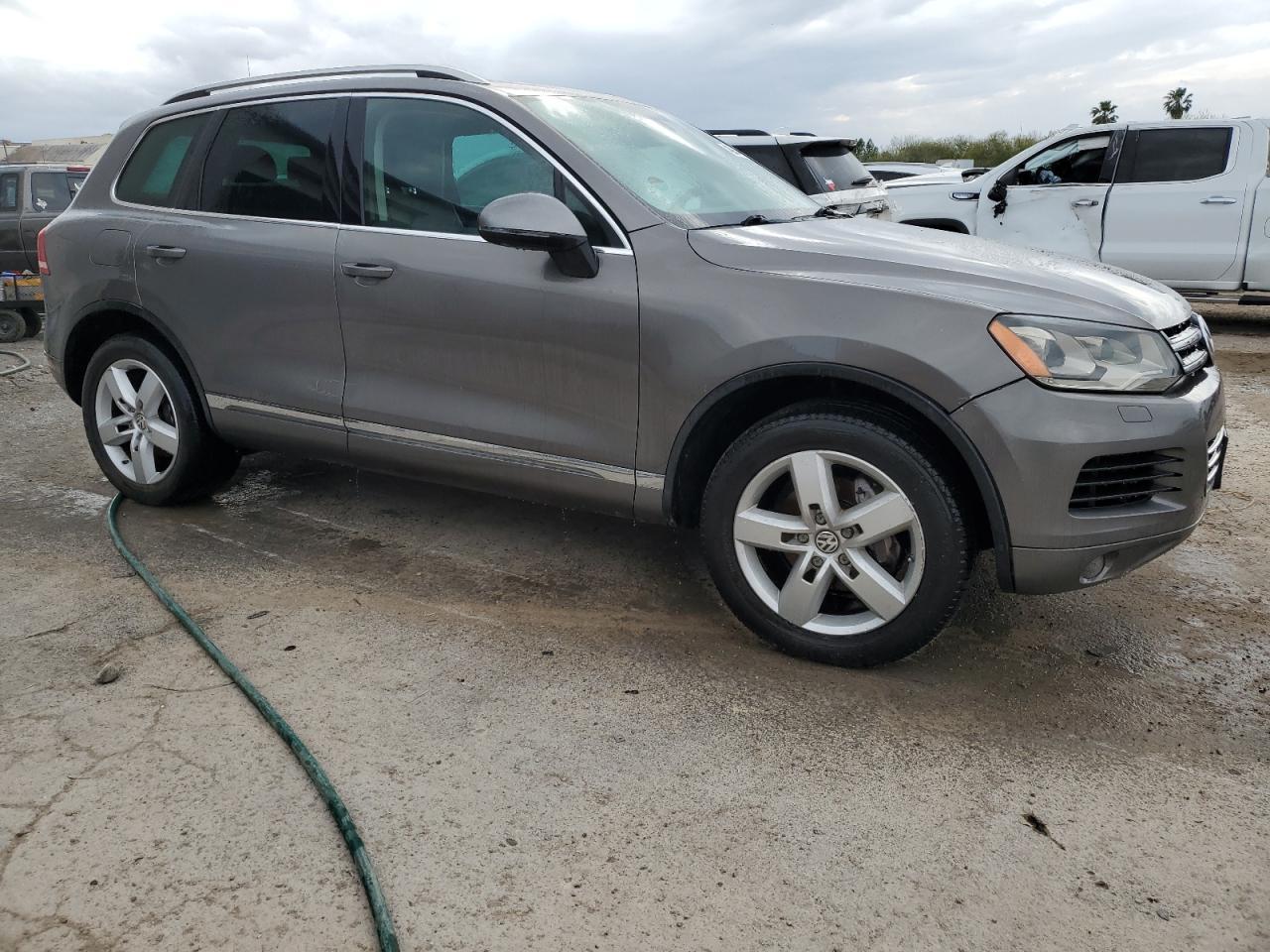 2012 VOLKSWAGEN TOUAREG V6 - Image 4