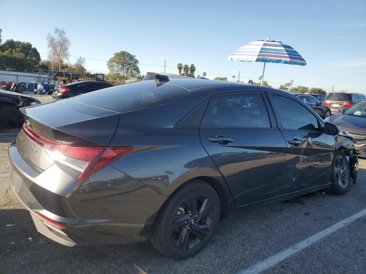 2023 HYUNDAI ELANTRA SE - Фото 3