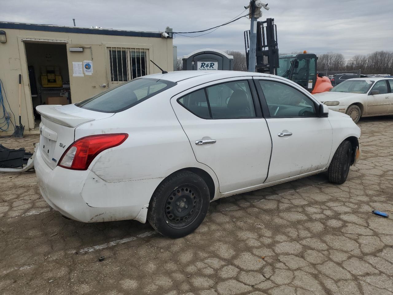 2014 NISSAN VERSA S - Фото 3