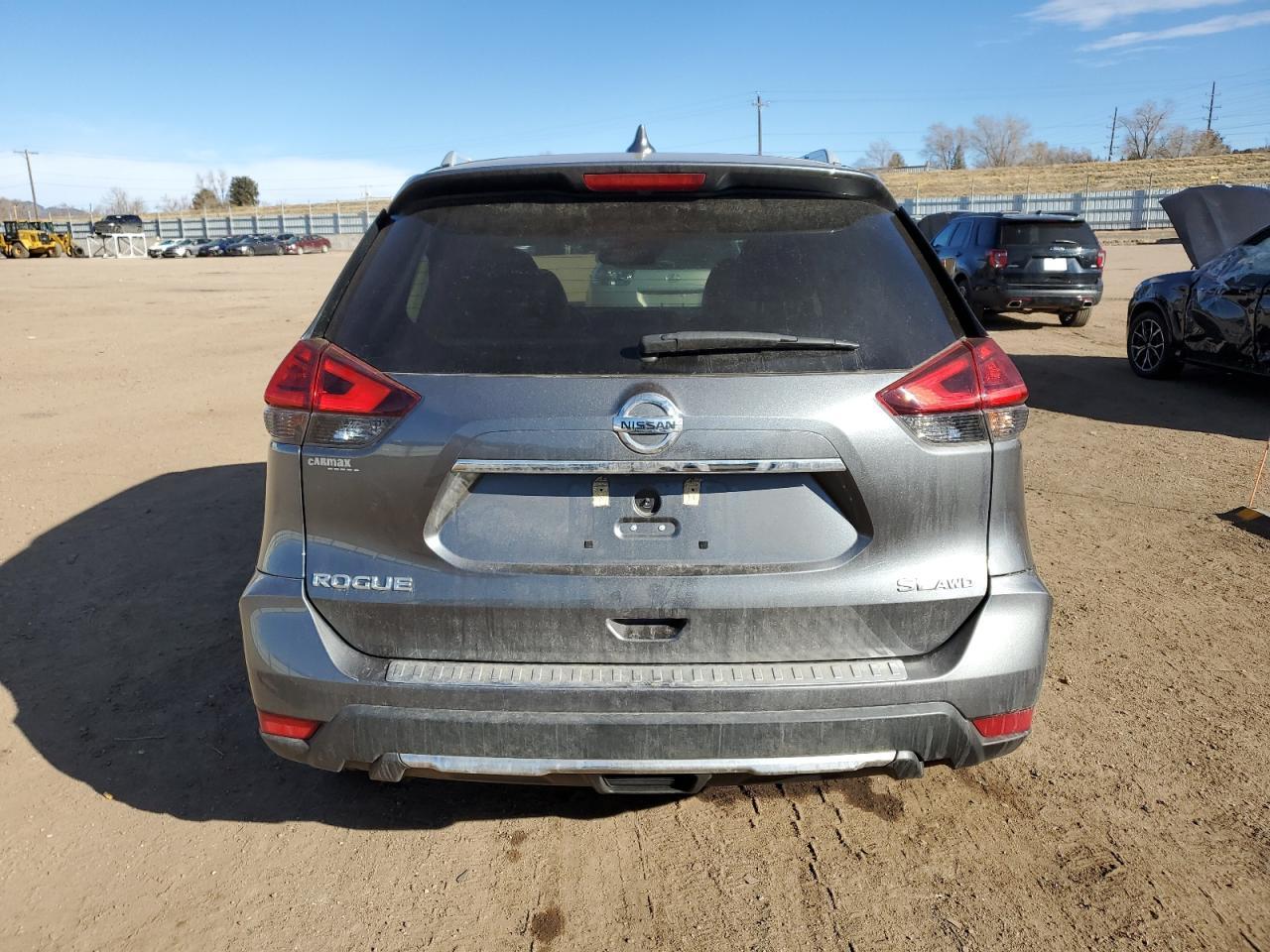 2017 NISSAN ROGUE SV - Image 6