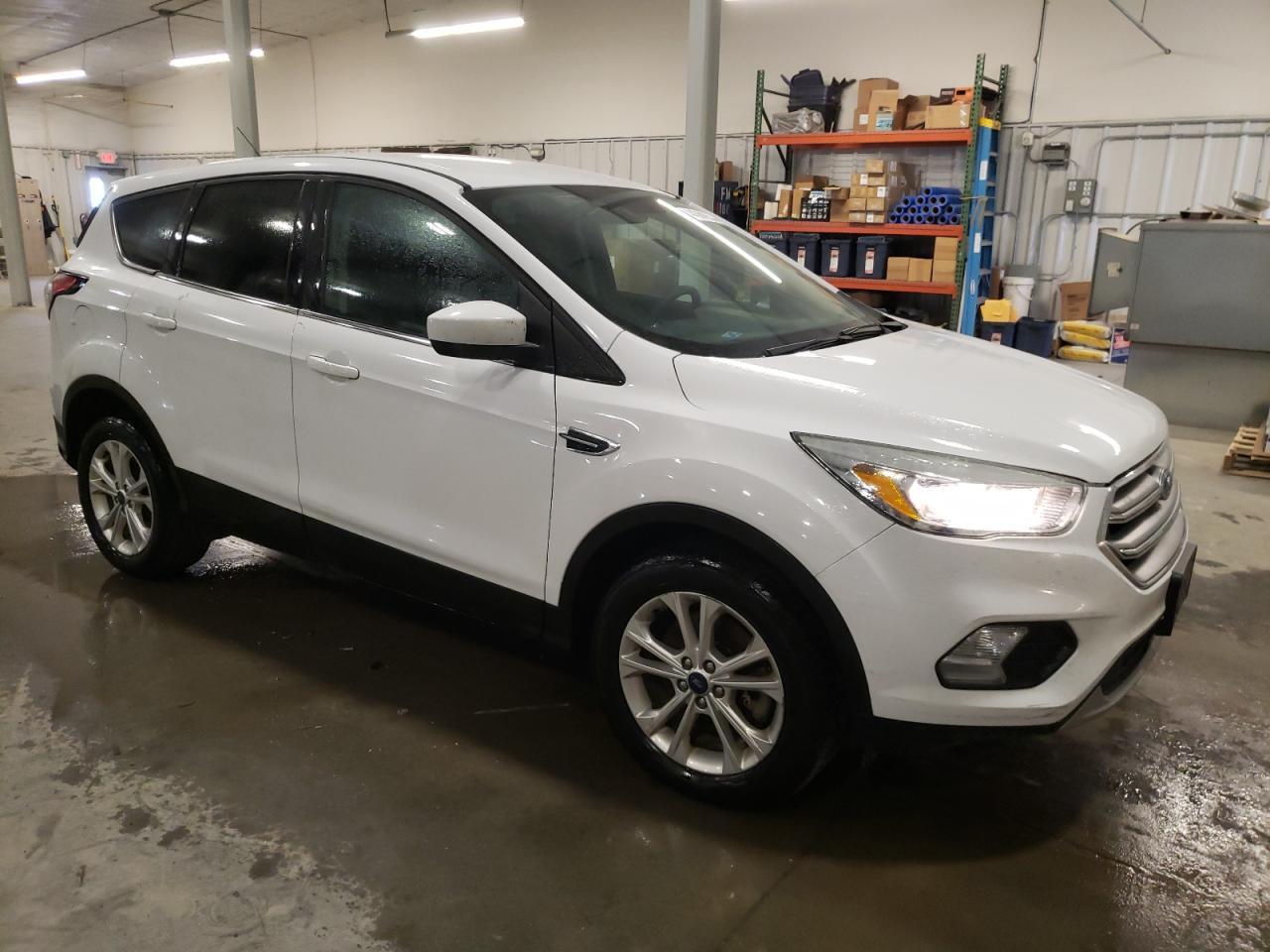 2017 FORD ESCAPE SE - Image 4