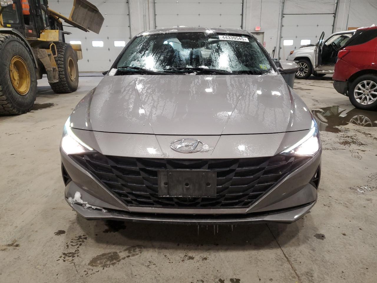 2023 HYUNDAI ELANTRA SE - Image 5