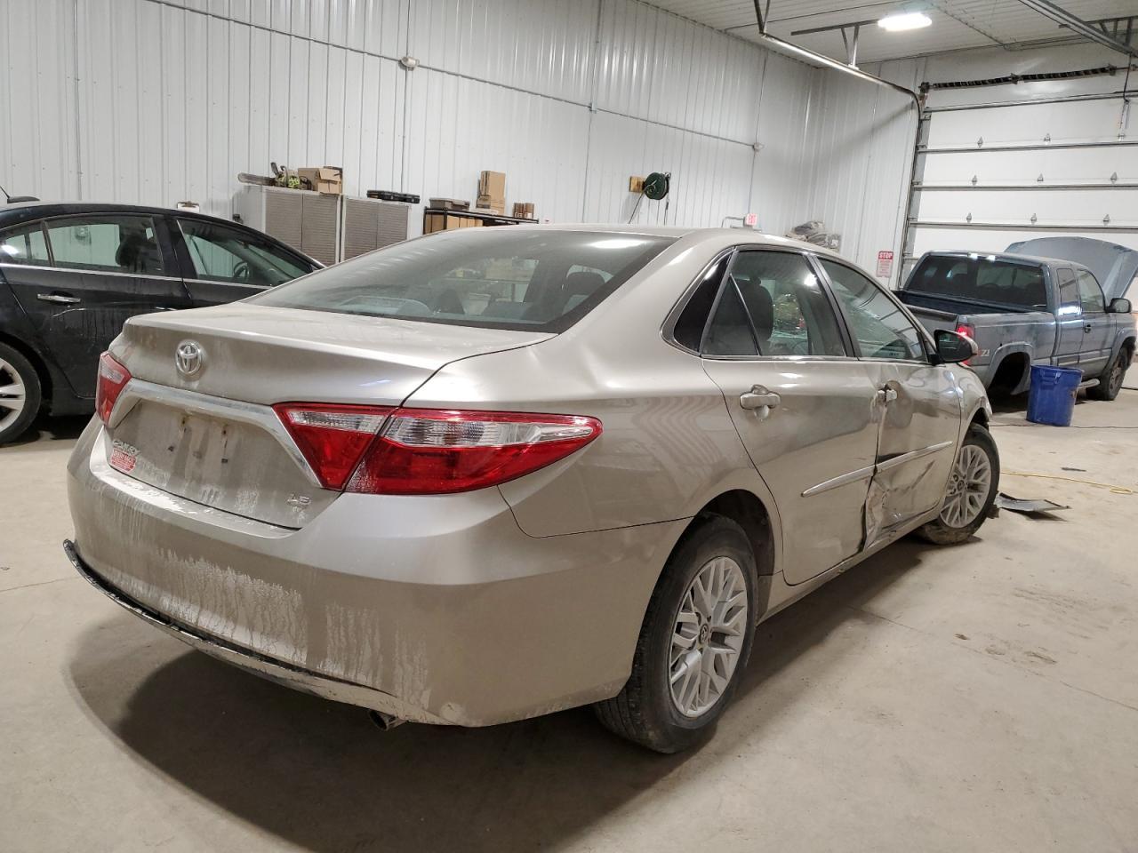 2017 TOYOTA CAMRY LE - Фото 3