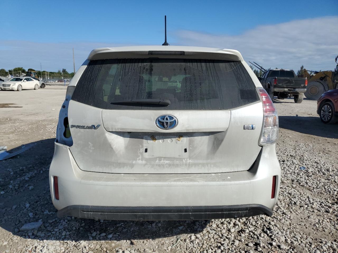 2016 TOYOTA PRIUS V - Фото 6