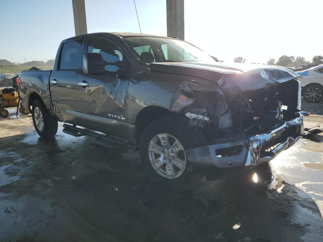 2021 NISSAN TITAN SV - Фото 4