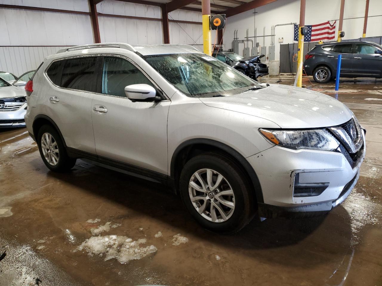 2017 NISSAN ROGUE SV - Image 4