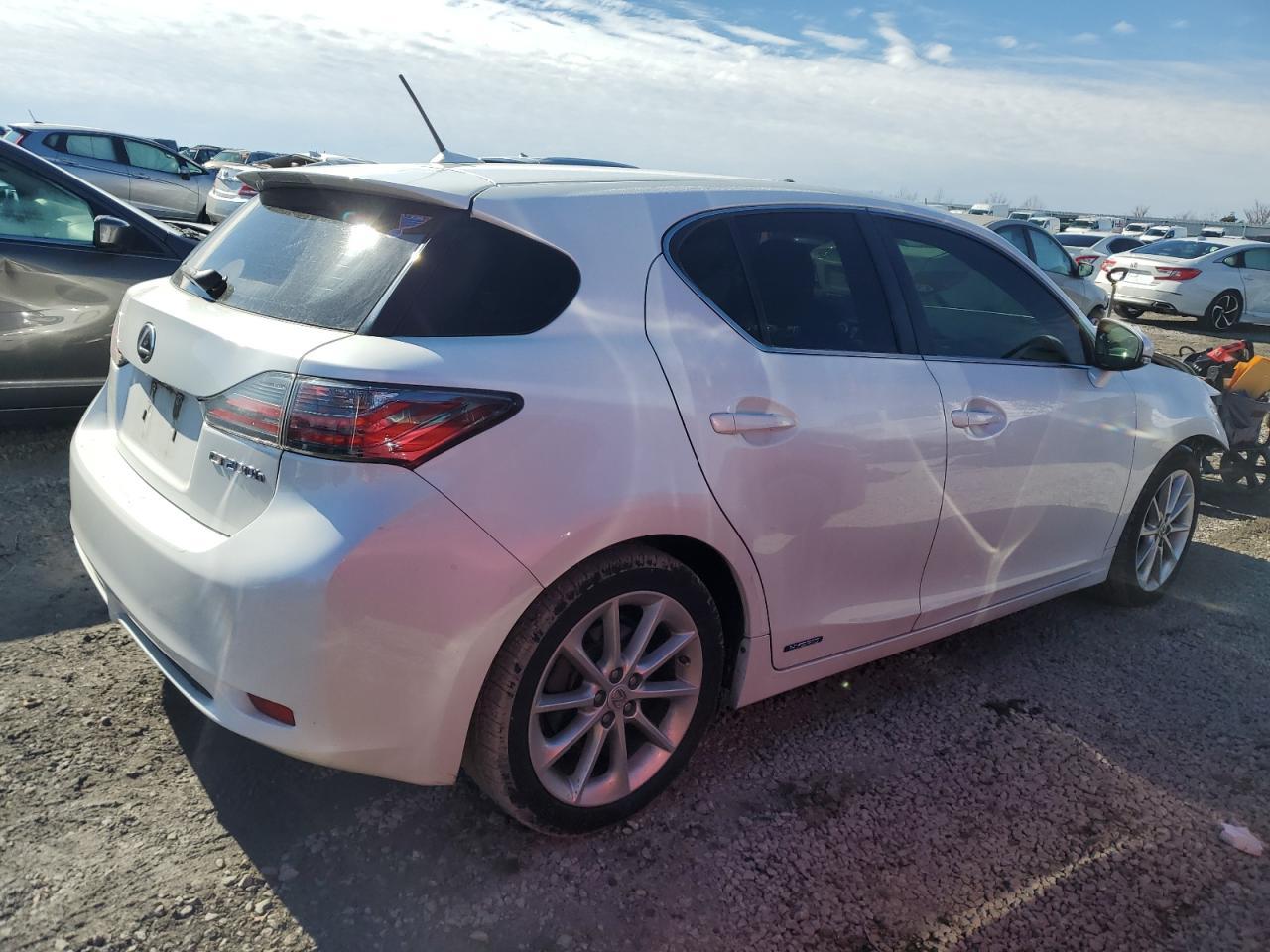 2013 LEXUS CT 200 - Image 3