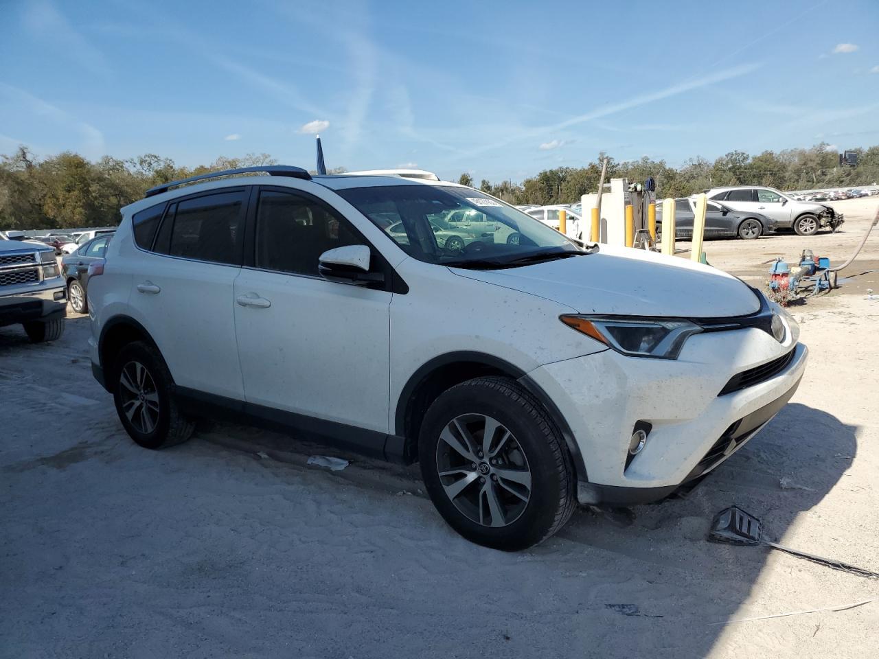 2017 TOYOTA RAV4 XLE - Фото 4
