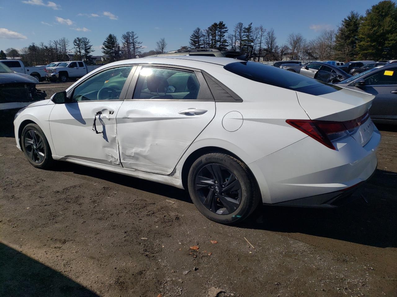 2022 HYUNDAI ELANTRA SE - Image 2