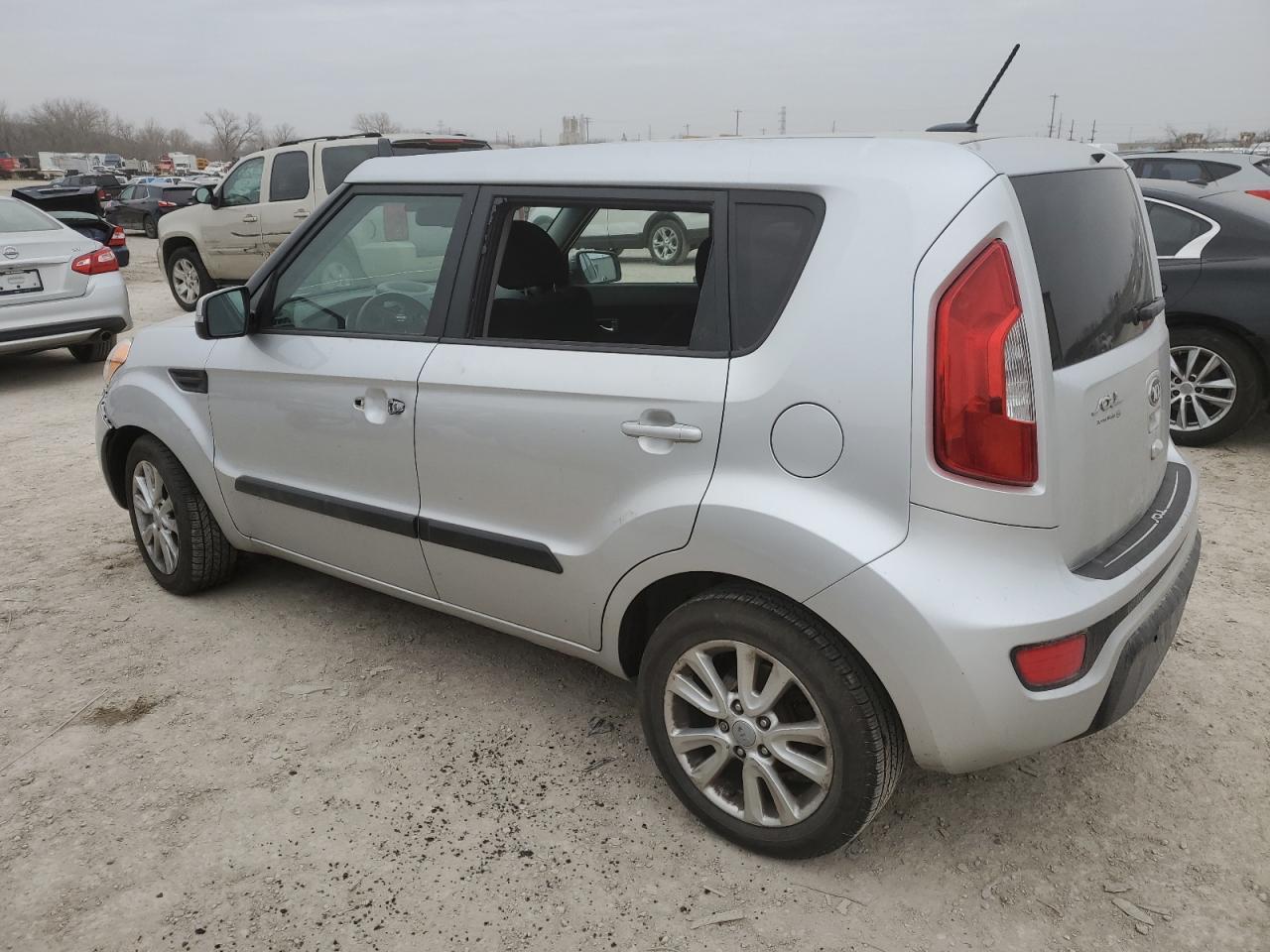 2013 KIA SOUL + - Image 2