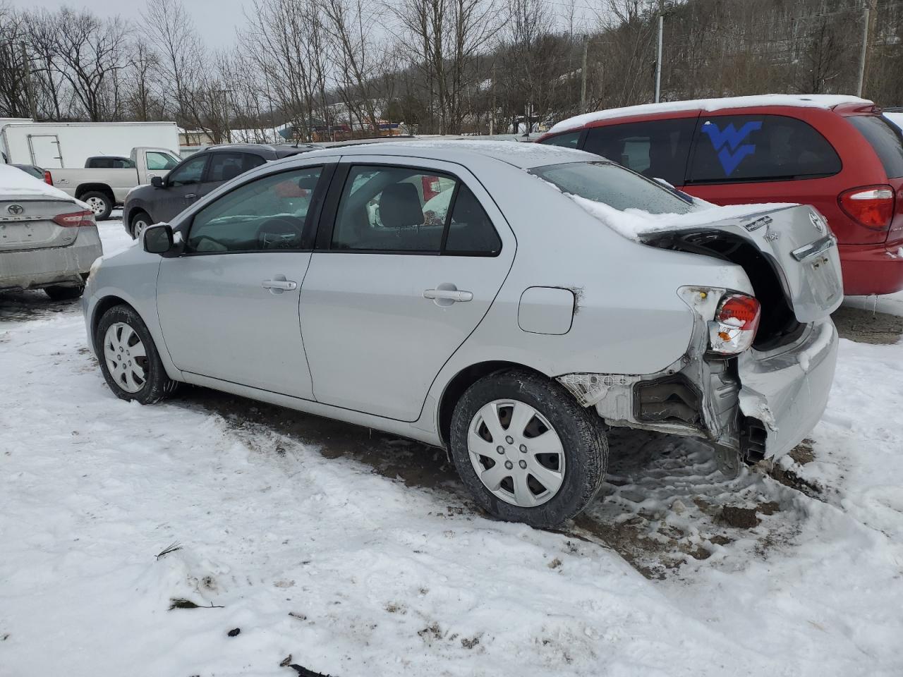 2011 TOYOTA YARIS - Фото 2