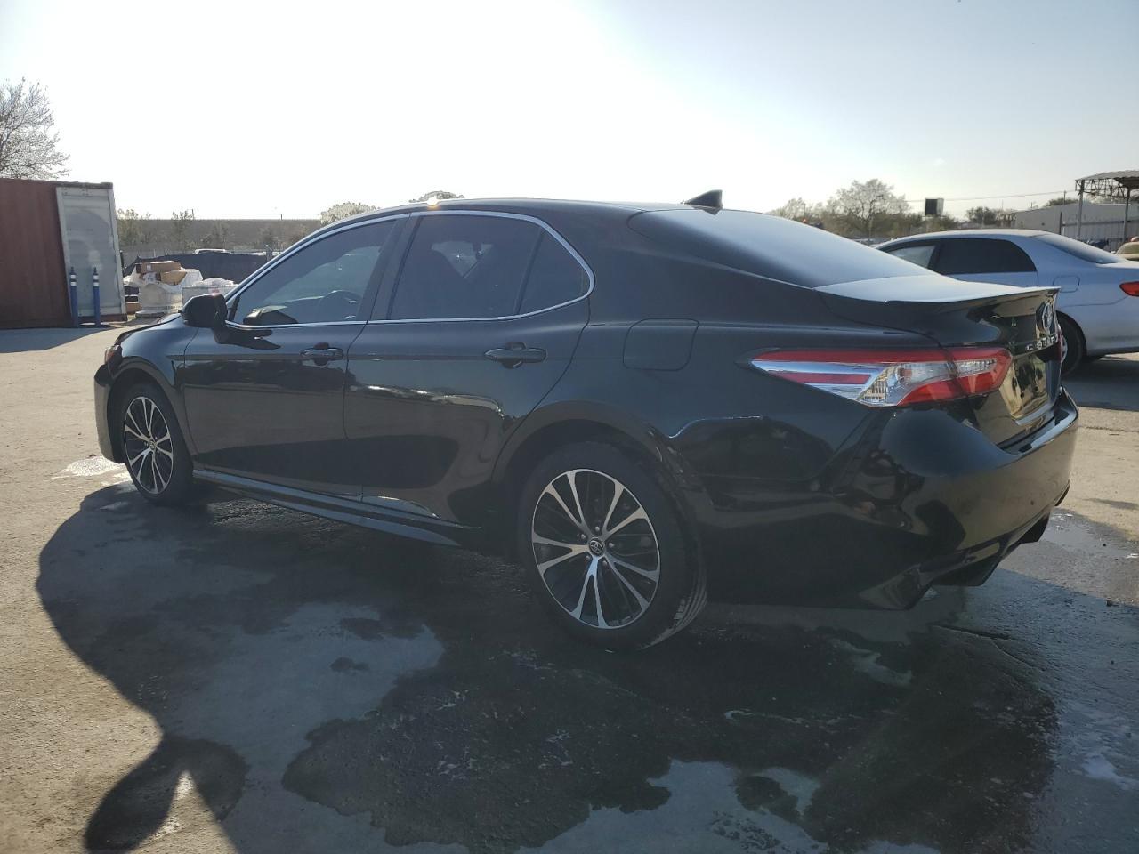 2020 TOYOTA CAMRY SE - Фото 2