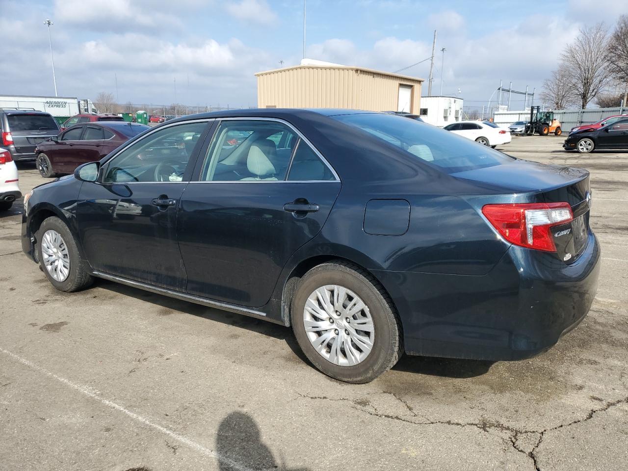 2014 TOYOTA CAMRY L - Фото 2