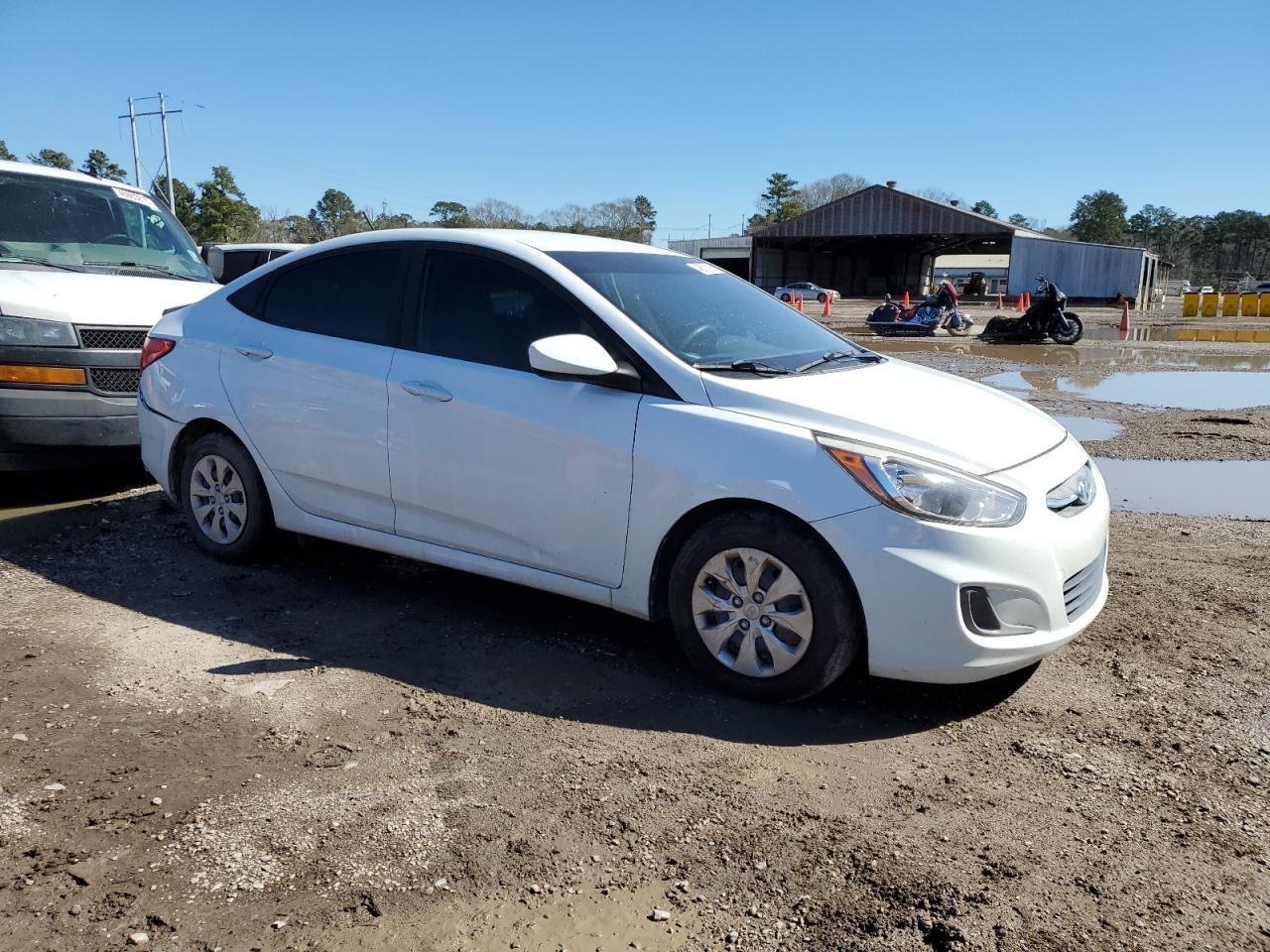 2017 HYUNDAI ACCENT SE - Image 4