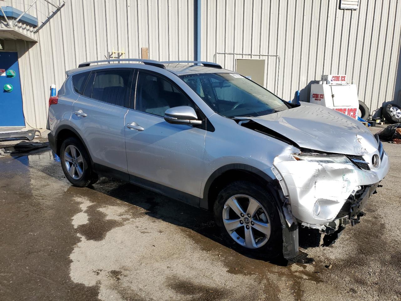 2015 TOYOTA RAV4 XLE - Image 4