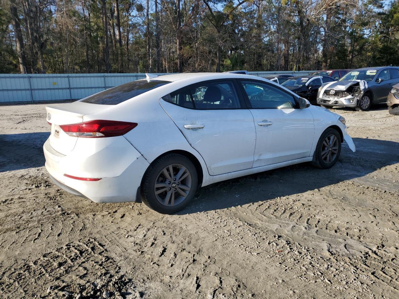 2018 HYUNDAI ELANTRA SE - Фото 3