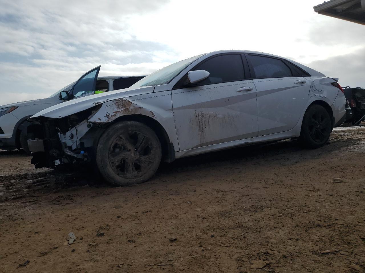 2022 HYUNDAI ELANTRA SE