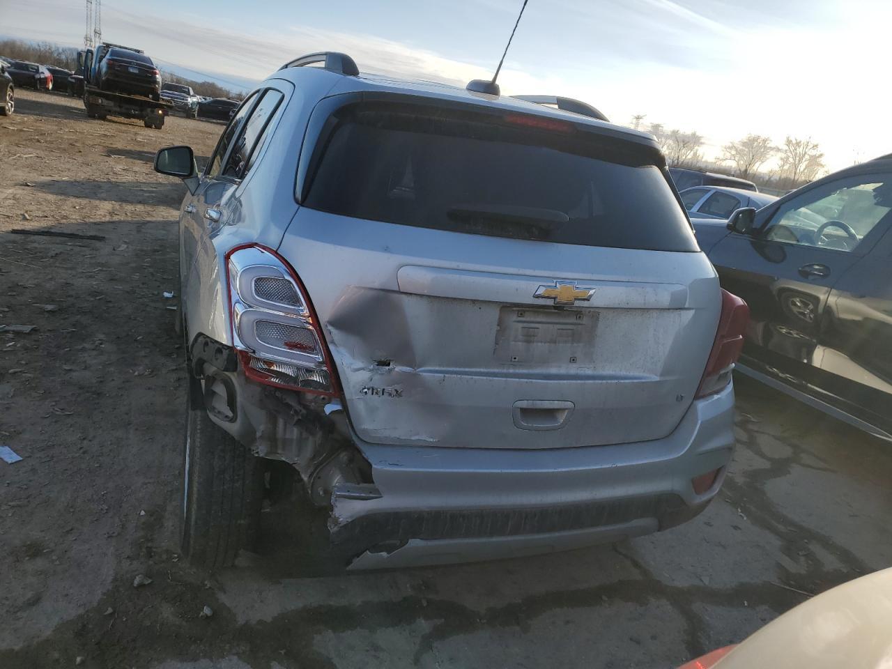 2018 CHEVROLET TRAX 1LT - Image 6