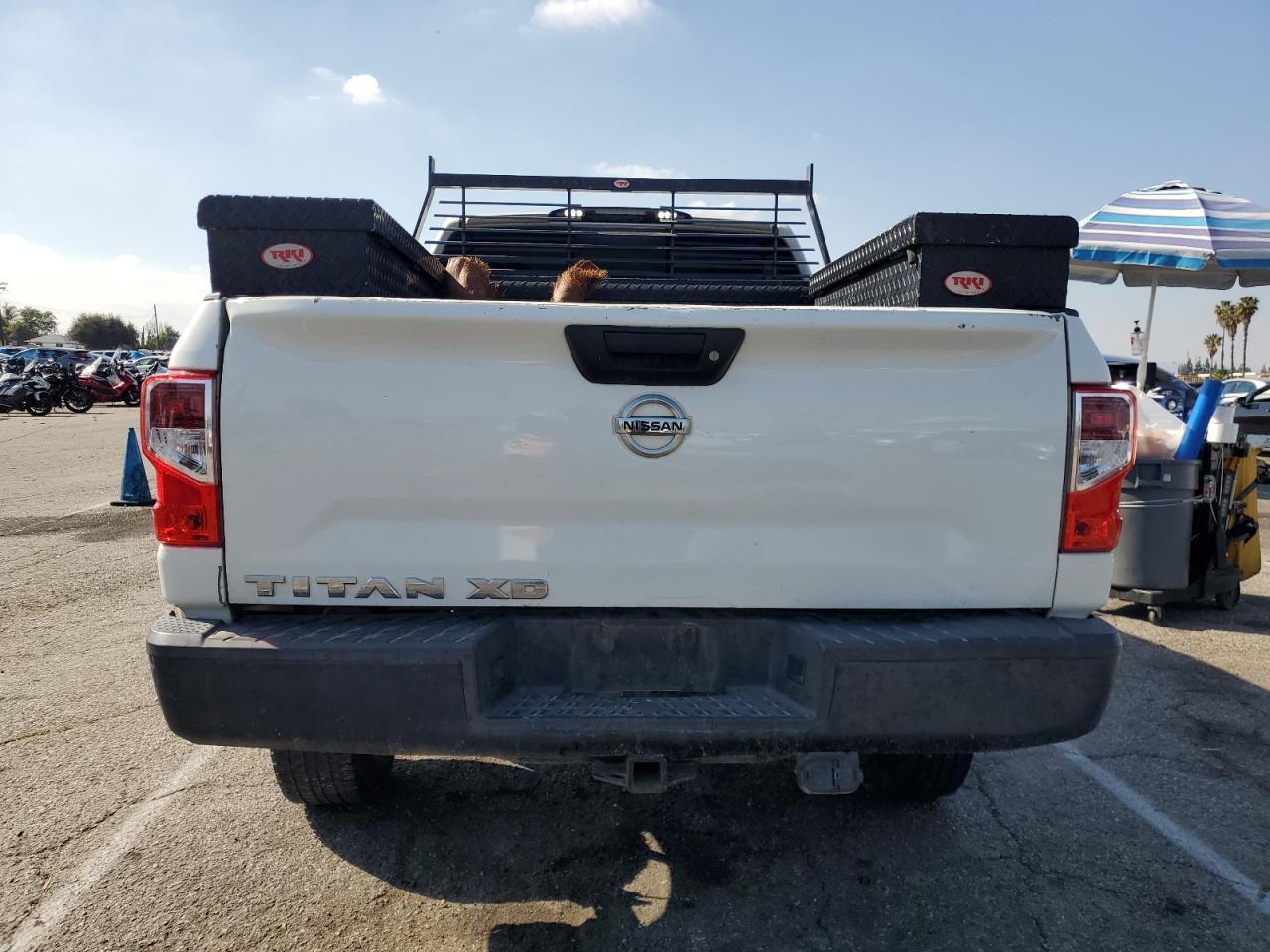 2017 NISSAN TITAN XD S - Фото 6