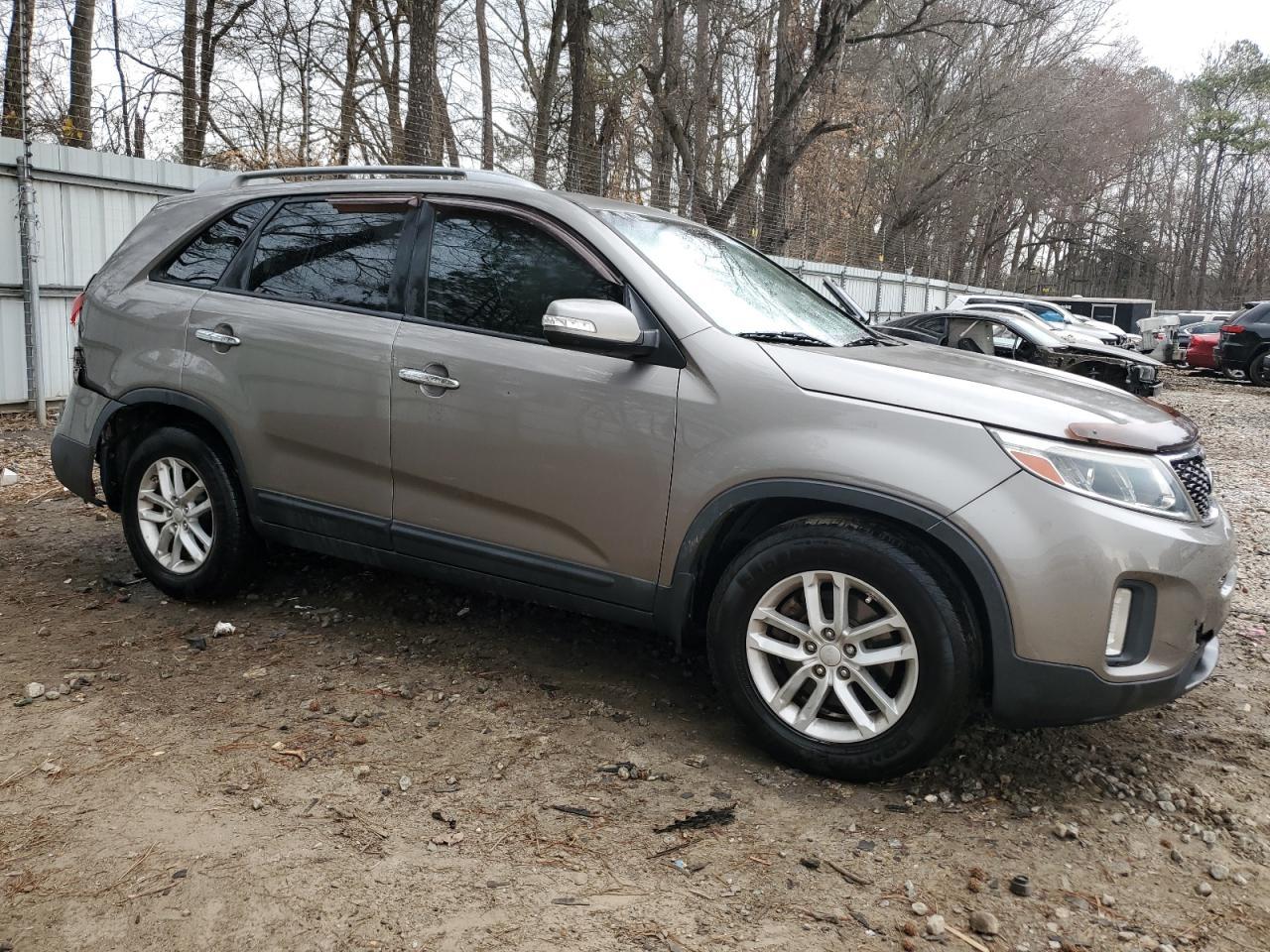 2015 KIA SORENTO LX - Image 4