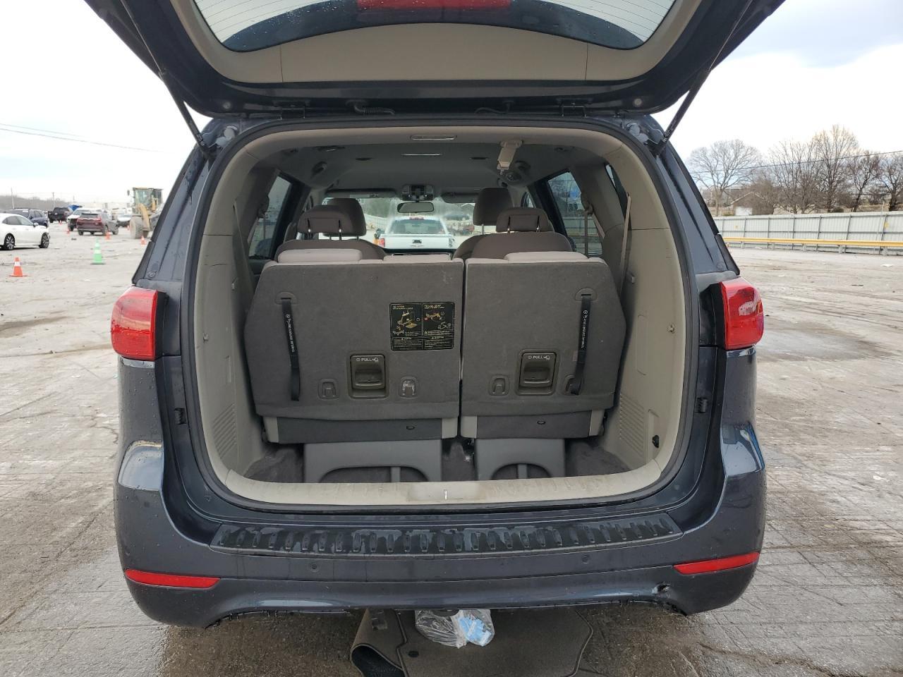 2016 KIA SEDONA LX - Image 6