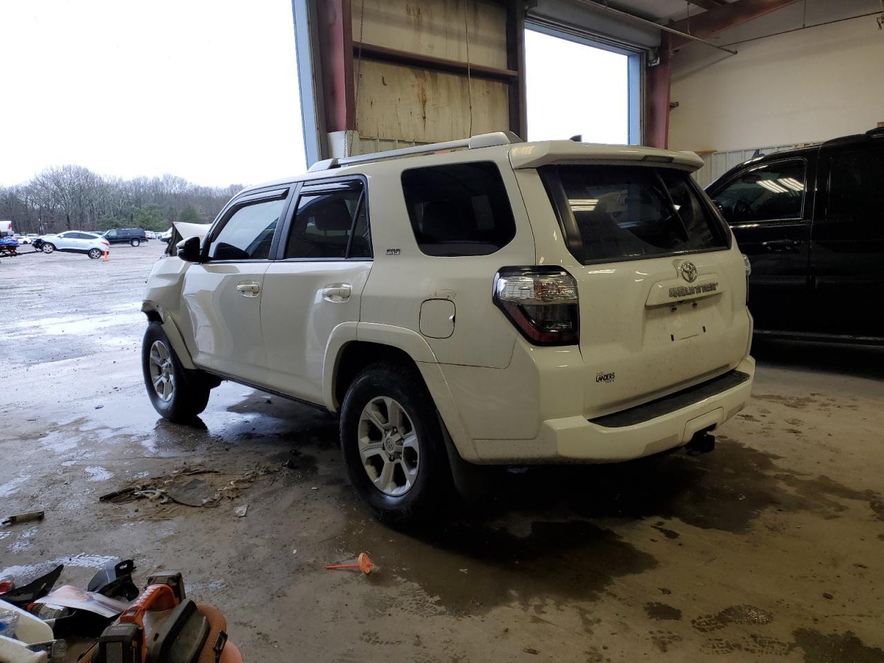 2017 TOYOTA 4RUNNER SR - Фото 2