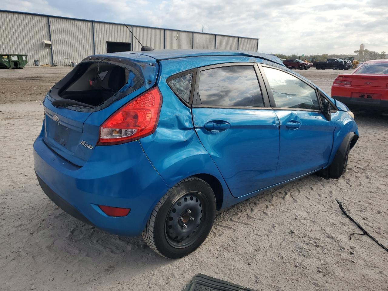 2013 FORD FIESTA SE - Фото 3