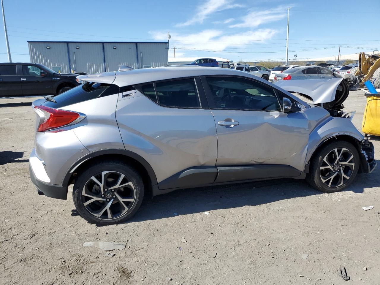 2018 TOYOTA C-HR XLE - Фото 3