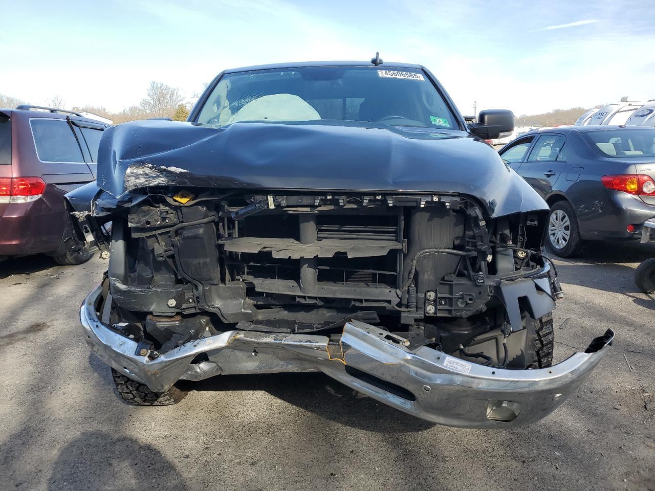 2017 RAM 1500 SLT - Фото 5