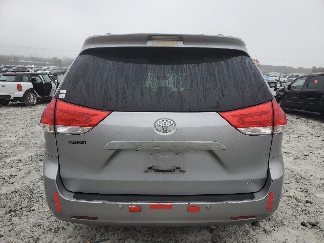 2013 TOYOTA SIENNA XLE - Фото 6