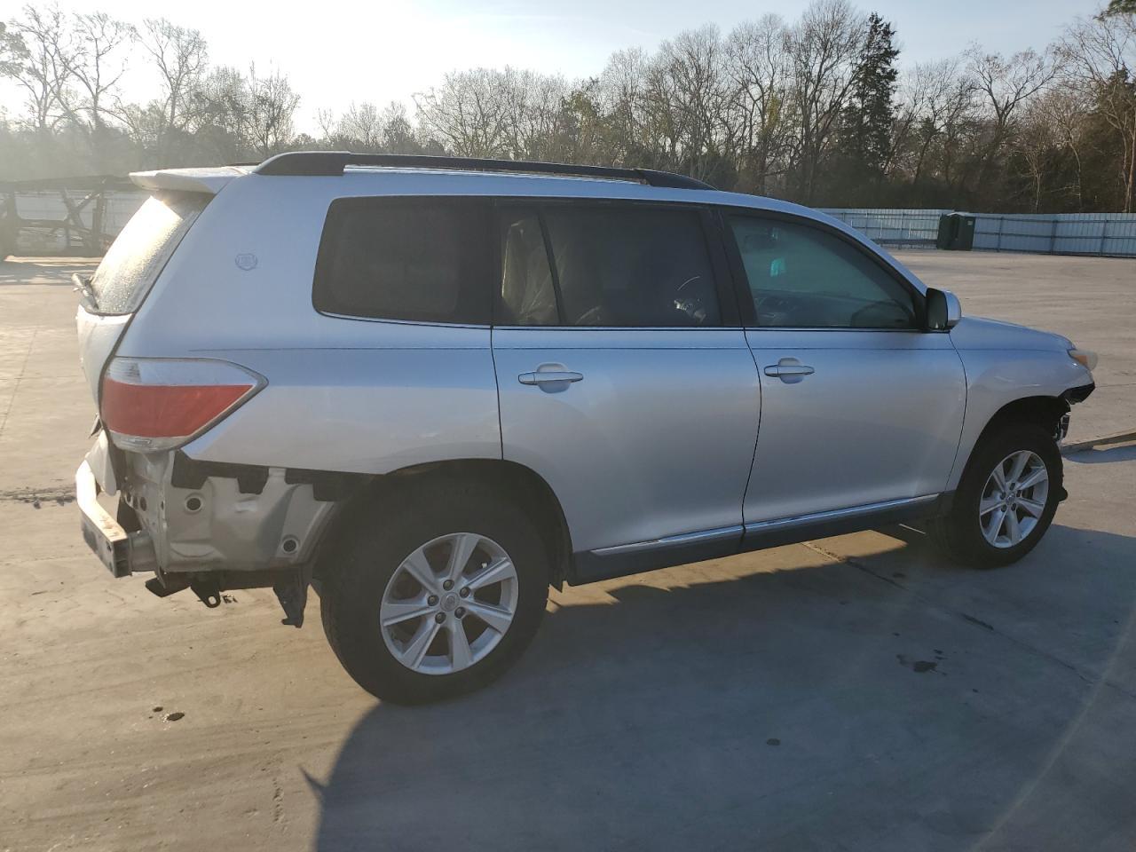 2011 TOYOTA HIGHLANDER - Image 3