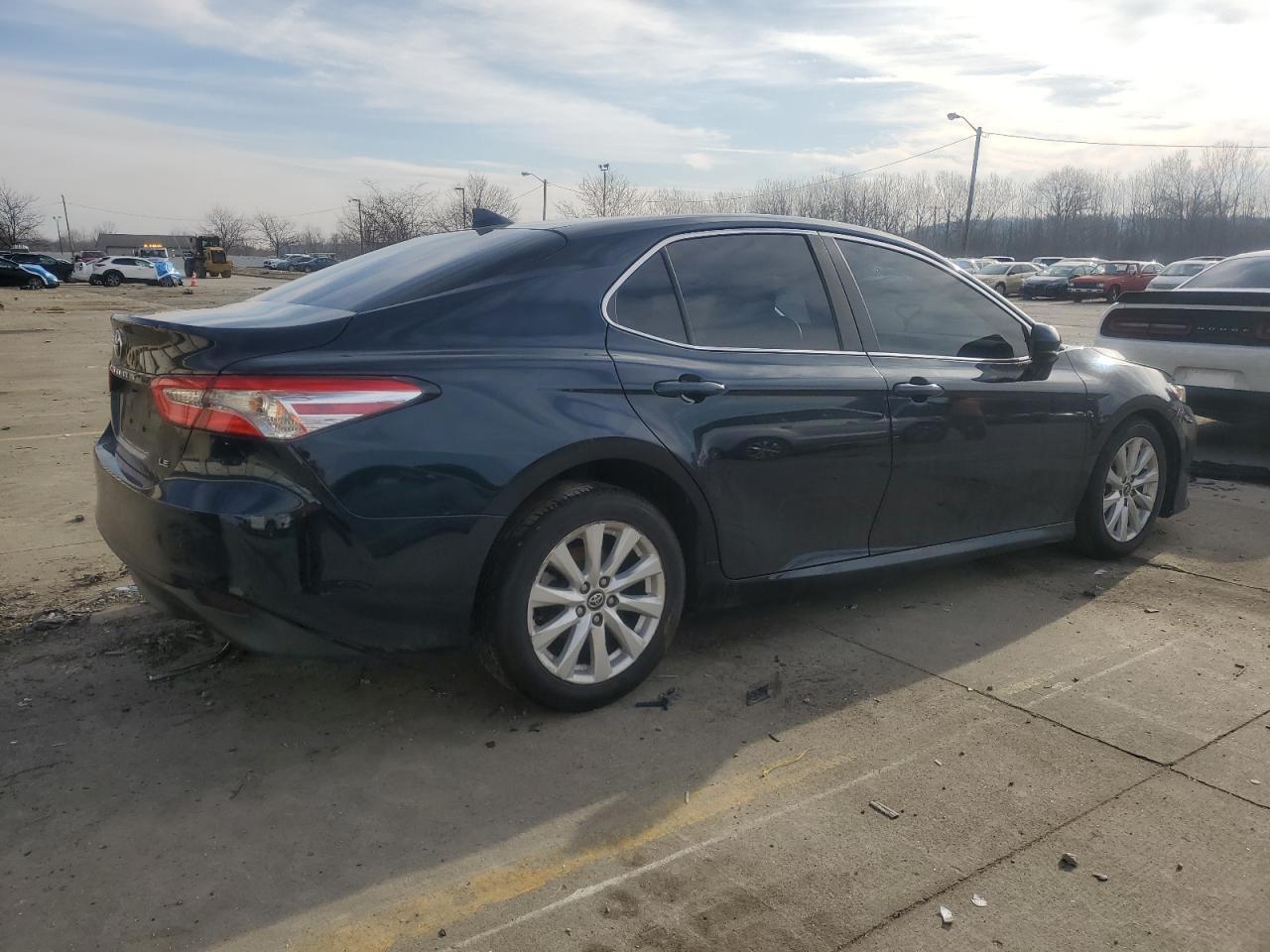 2020 TOYOTA CAMRY LE - Фото 3