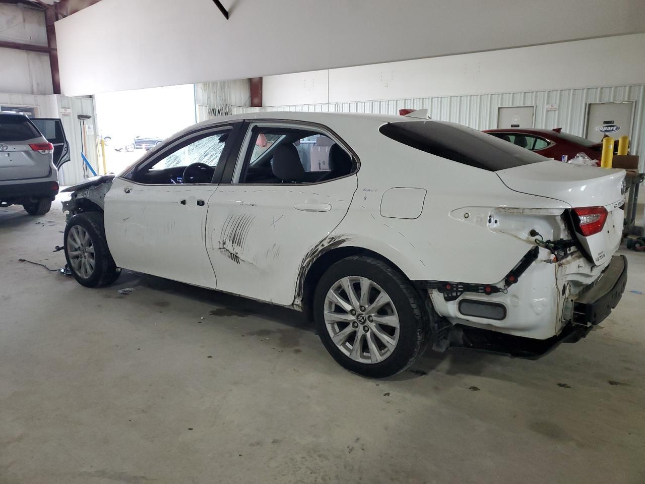 2020 TOYOTA CAMRY LE - Фото 2