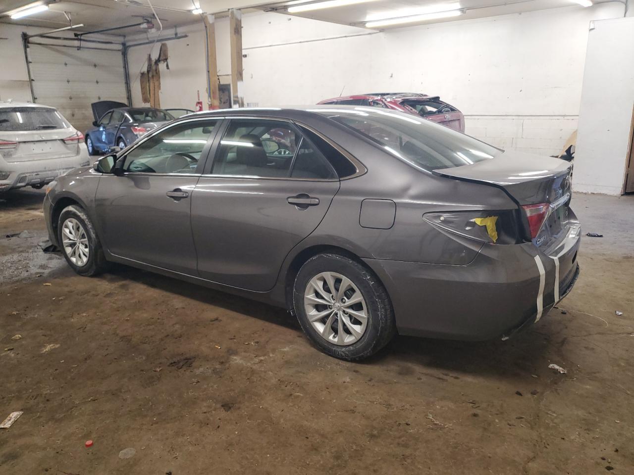 2017 TOYOTA CAMRY LE - Фото 2