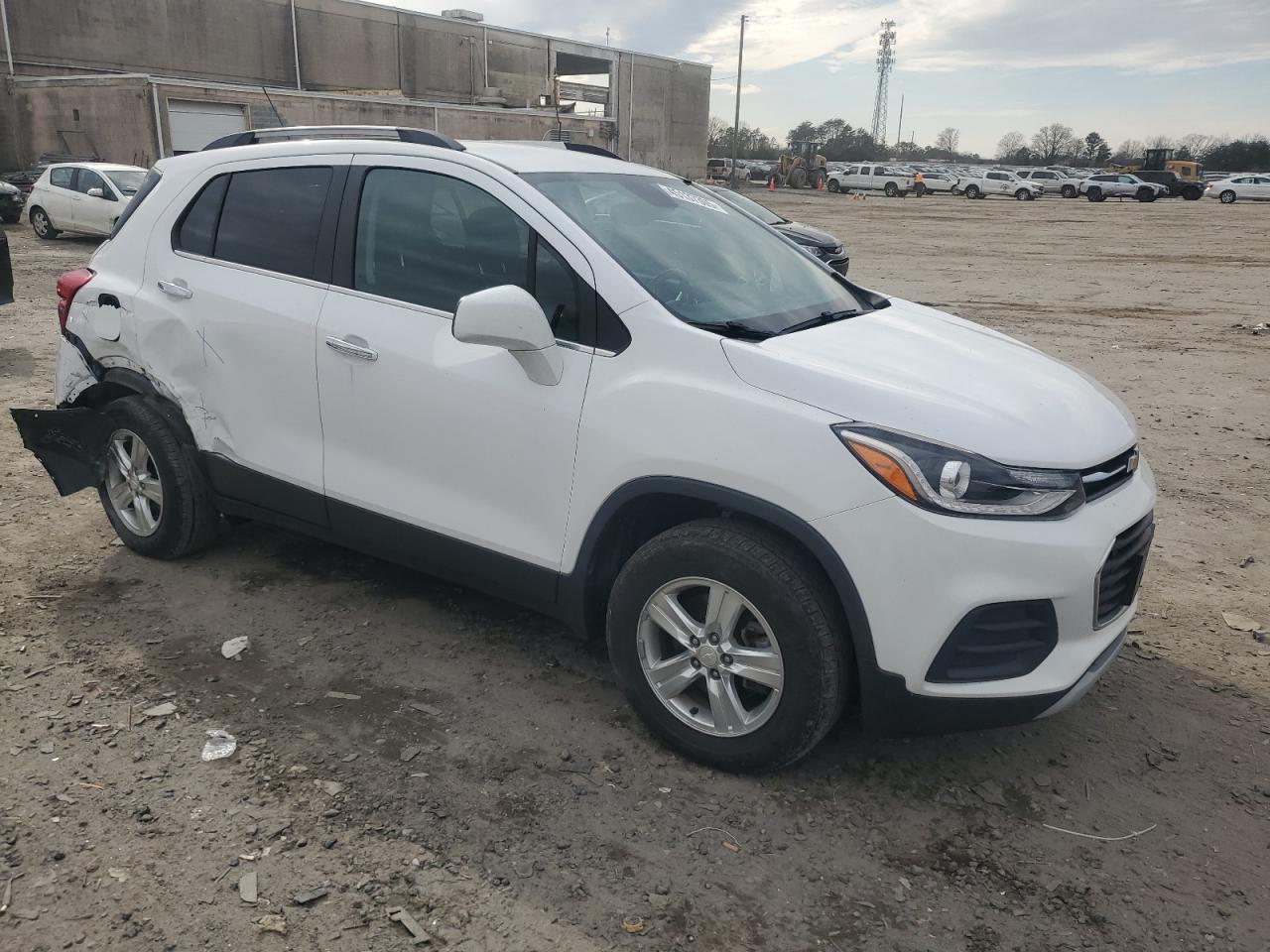 2018 CHEVROLET TRAX 1LT - Image 4