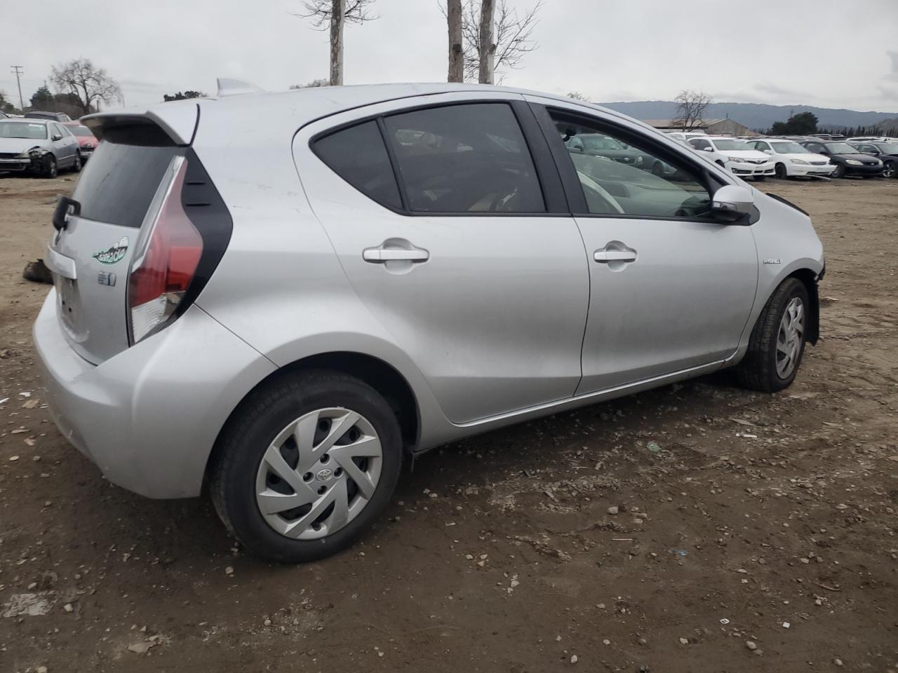 2015 TOYOTA PRIUS C - Image 3