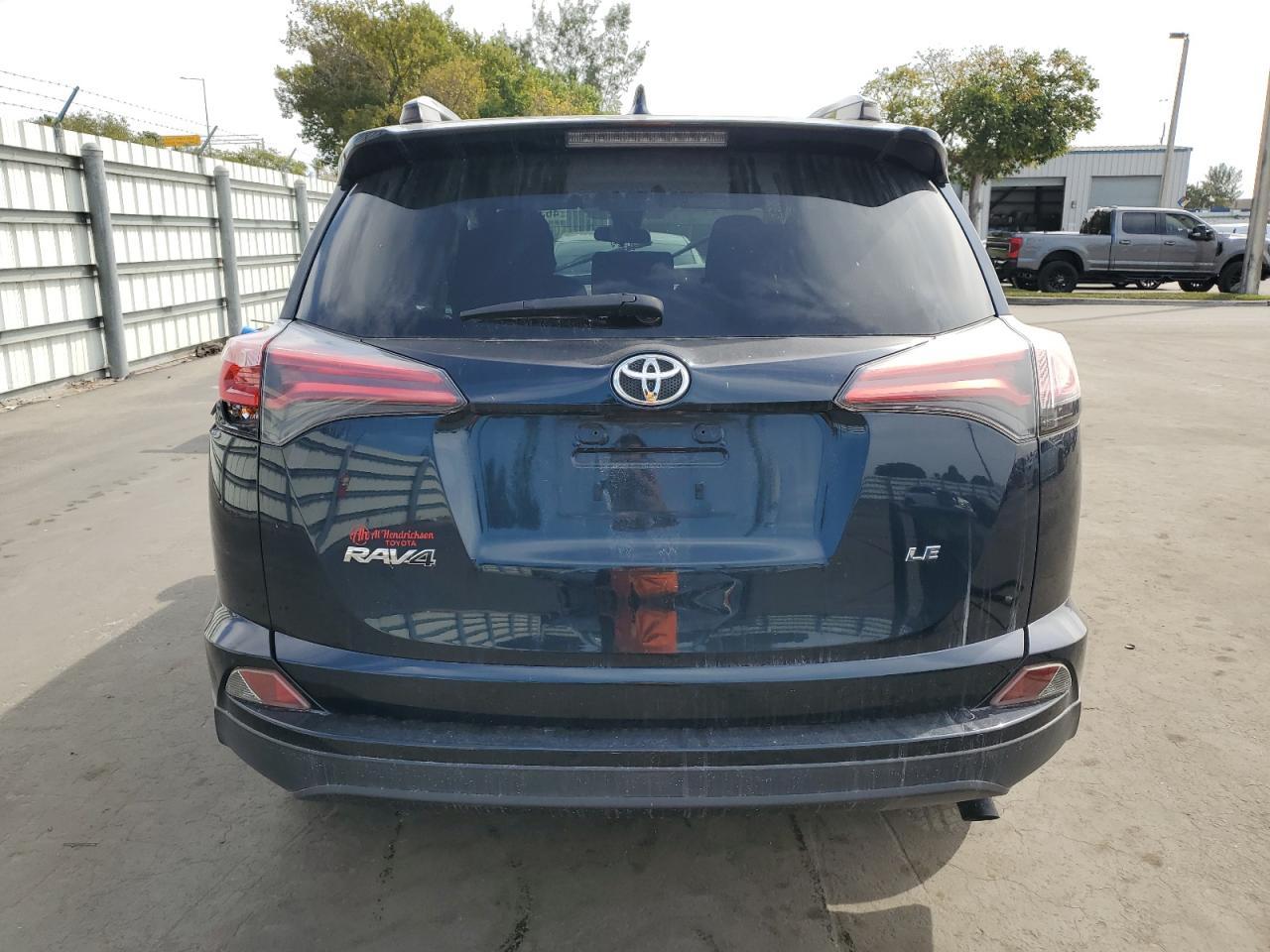 2018 TOYOTA RAV4 LE - Image 6