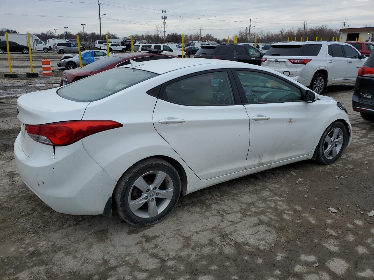 2013 HYUNDAI ELANTRA GL - Image 3