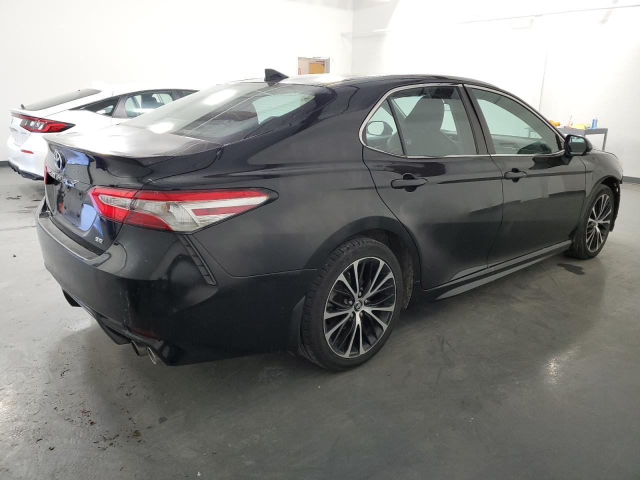 2020 TOYOTA CAMRY SE - Image 3