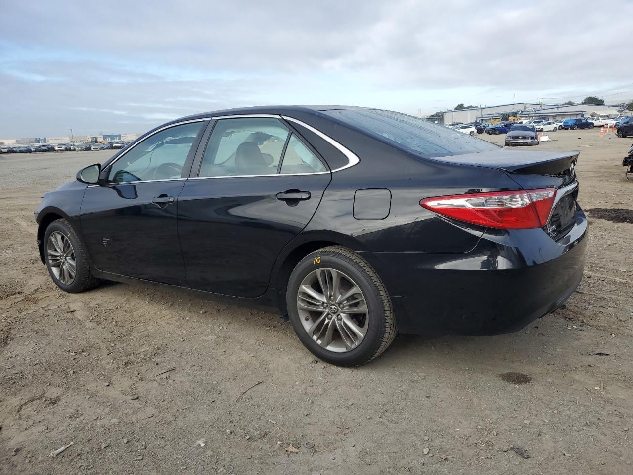 2017 TOYOTA CAMRY LE - Фото 2