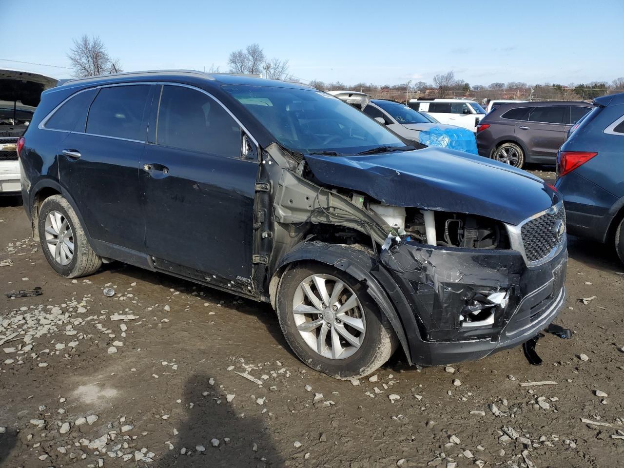 2017 KIA SORENTO LX - Image 4